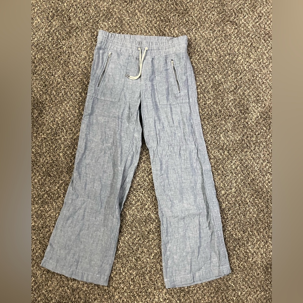 Athleta Cabo linen wide leg pant light blue size 4 waist 31-33”